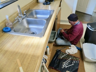 Les fixing sink filter